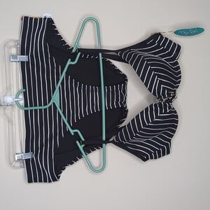 Mynah black and white bikini bottoms 20W, top XXL